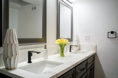 Bath - 12674 Metate Ln, Poway, CA 92064 photo 4 of 6
