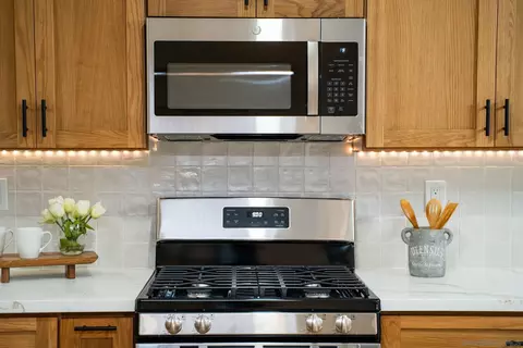 Kitchen - 12674 Metate Ln, Poway, CA 92064 photo 6 of 7