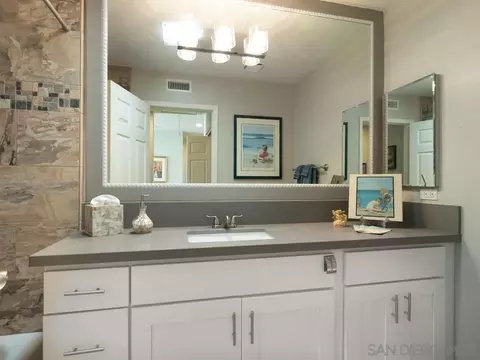 Bath - 4133 Arcadia Way, Oceanside, CA 92056 photo 5 of 5