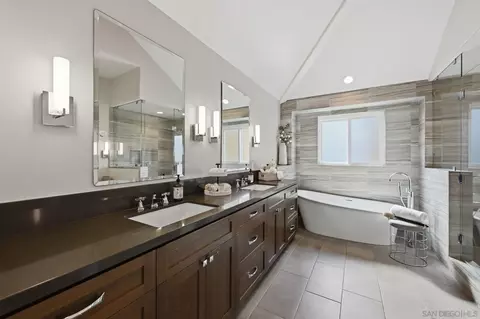 Bath - 48 Spinnaker Way, Coronado, CA 92118 photo 2 of 5