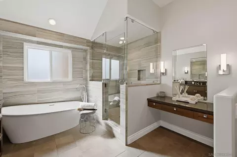 Bath - 48 Spinnaker Way, Coronado, CA 92118 photo 3 of 5