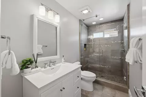 Bath - 48 Spinnaker Way, Coronado, CA 92118 photo 4 of 5