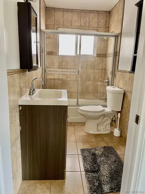 Bath - 834 Maria Ave, Spring Valley, CA 91977 photo 3 of 3