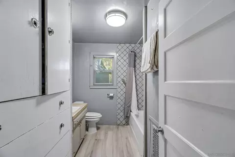 Bath - 307 E Washington Ave, El Cajon, CA 92020 photo 2 of 4