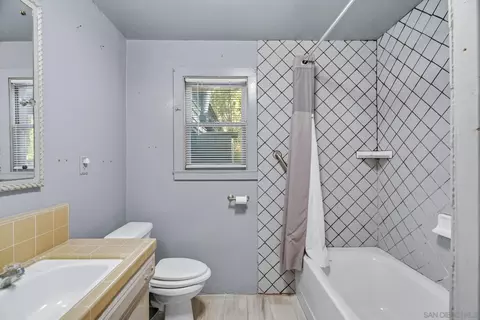 Bath - 307 E Washington Ave, El Cajon, CA 92020 photo 3 of 4