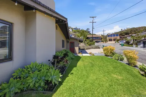 Exterior - 1044 Avenida Amantea, La Jolla, CA 92037 photo 12 of 17