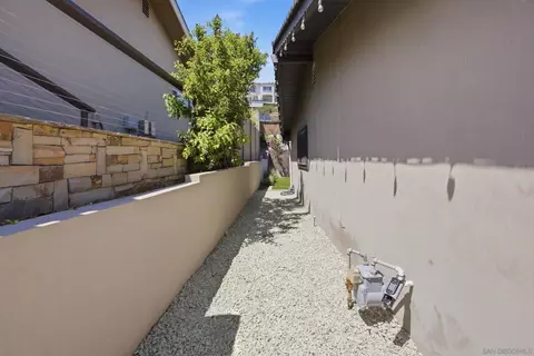 Exterior - 1044 Avenida Amantea, La Jolla, CA 92037 photo 14 of 17