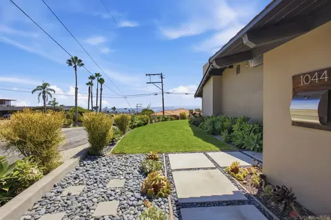 Exterior - 1044 Avenida Amantea, La Jolla, CA 92037 photo 4 of 17