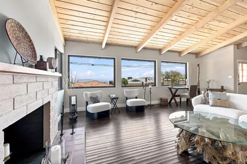 Living - 1044 Avenida Amantea, La Jolla, CA 92037 photo 5 of 10