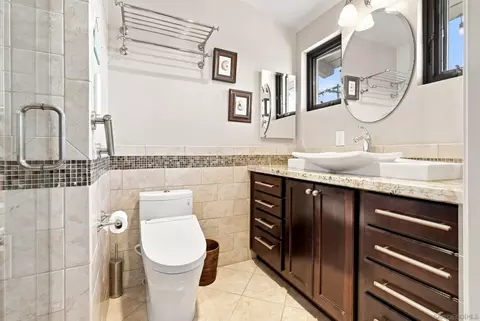 Bath - 1044 Avenida Amantea, La Jolla, CA 92037 photo 5 of 5