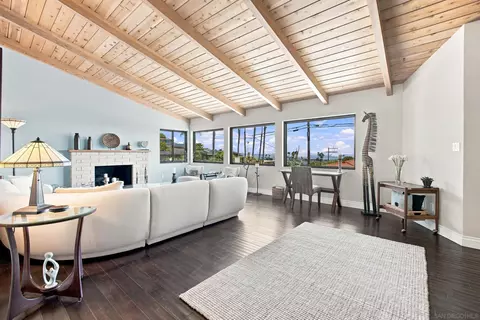 Living - 1044 Avenida Amantea, La Jolla, CA 92037 photo 1 of 10