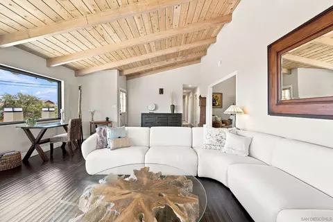 Living - 1044 Avenida Amantea, La Jolla, CA 92037 photo 8 of 10