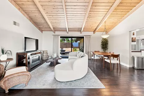 Living - 1044 Avenida Amantea, La Jolla, CA 92037 photo 10 of 10