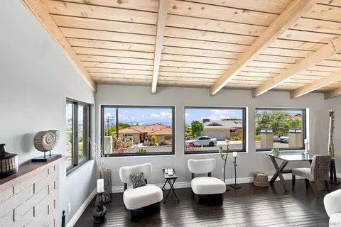 Living - 1044 Avenida Amantea, La Jolla, CA 92037 photo 6 of 10