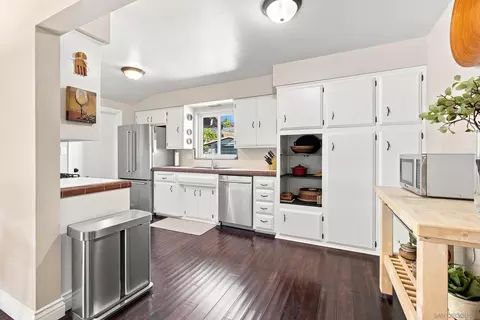 Kitchen - 1044 Avenida Amantea, La Jolla, CA 92037 photo 1 of 3