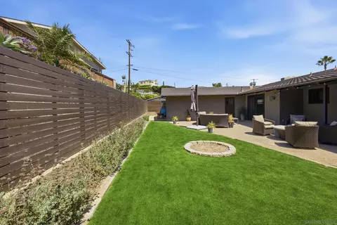 Exterior - 1044 Avenida Amantea, La Jolla, CA 92037 photo 9 of 17