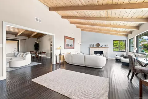 Living - 1044 Avenida Amantea, La Jolla, CA 92037 photo 9 of 10
