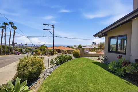 Exterior - 1044 Avenida Amantea, La Jolla, CA 92037 photo 5 of 17