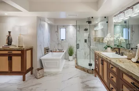 Bath - 187 Cherry Ave, Carlsbad, CA 92008 photo 2 of 4