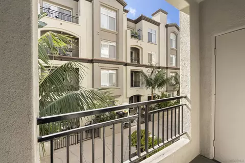 Exterior - 9263 Regents Rd #B204, La Jolla, CA 92037 photo 3 of 4