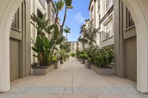 Exterior - 9263 Regents Rd #B204, La Jolla, CA 92037 photo 2 of 4