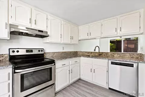 Kitchen - 140 El Norte Pkwy #3, Escondido, CA 92026 photo 4 of 7