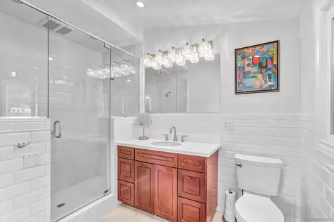 Bath - 9460 Haley Ln, La Mesa, CA 91941 photo 2 of 3