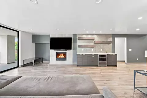 Living - 13934 Recuerdo Dr, Del Mar, CA 92014 photo 3 of 3