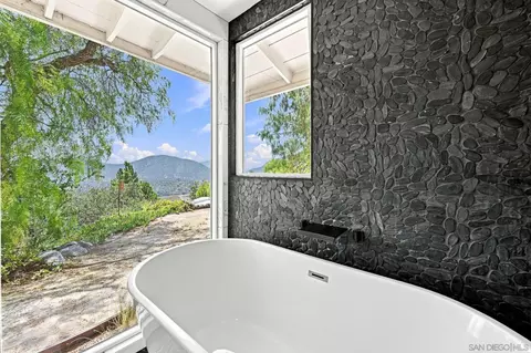 Bath - 3425 Purer Rd, Escondido, CA 92029 photo 4 of 10