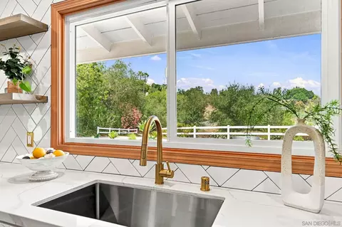 Kitchen - 3425 Purer Rd, Escondido, CA 92029 photo 6 of 6