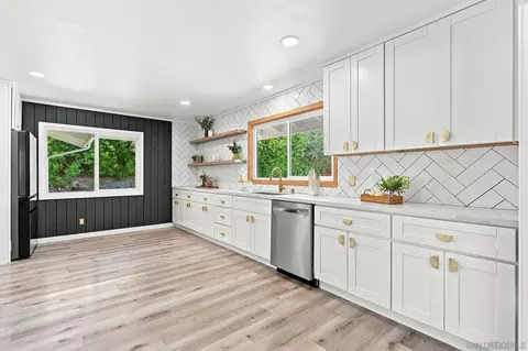 Kitchen - 3425 Purer Rd, Escondido, CA 92029 photo 5 of 6
