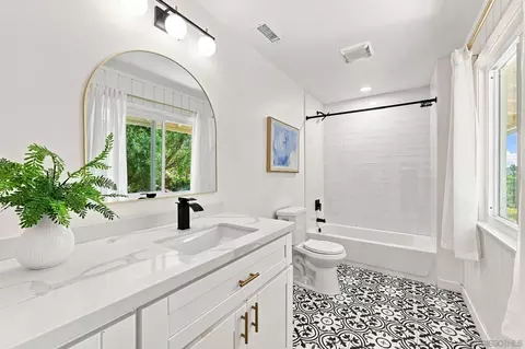 Bath - 3425 Purer Rd, Escondido, CA 92029 photo 5 of 10