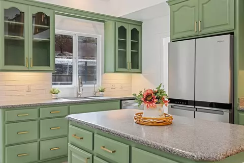 Kitchen - 22170 N Burma Rd, Ramona, CA 92065 photo 4 of 9