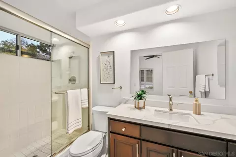 Bath - 12893 Palisades Ct, Poway, CA 92064 photo 6 of 6