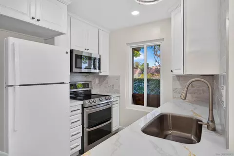 Kitchen - 8318 Panorama Ridge Ct, Spring Valley, CA 91977 photo 2 of 5