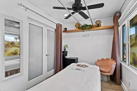 Bedroom - 405 N Hwy 101, Solana Beach, CA 92075 photo 2 of 9