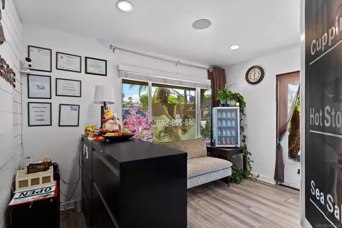 Entry Way - 405 N Hwy 101, Solana Beach, CA 92075 photo 2 of 2