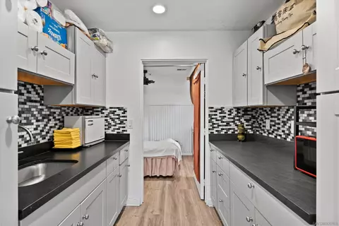 Kitchen - 405 N Hwy 101, Solana Beach, CA 92075 photo 1 of 1