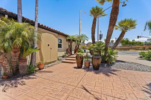 Exterior - 405 N Hwy 101, Solana Beach, CA 92075 photo 3 of 5