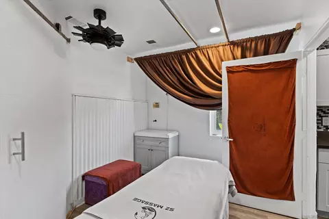 Bedroom - 405 N Hwy 101, Solana Beach, CA 92075 photo 9 of 9