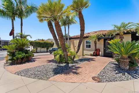 Exterior - 405 N Hwy 101, Solana Beach, CA 92075 photo 2 of 5