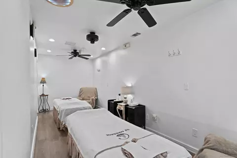 Bedroom - 405 N Hwy 101, Solana Beach, CA 92075 photo 4 of 9