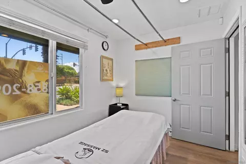Bedroom - 405 N Hwy 101, Solana Beach, CA 92075 photo 3 of 9