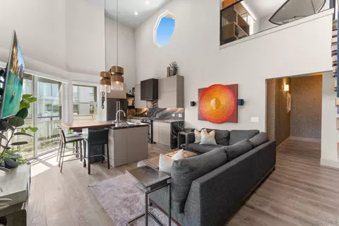 525 11th Ave #1512, San Diego, CA 92101