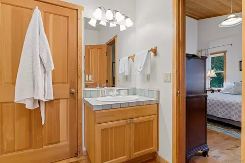 Bath - 4518 Pine Ridge Ave, Julian, CA 92036 photo 4 of 6