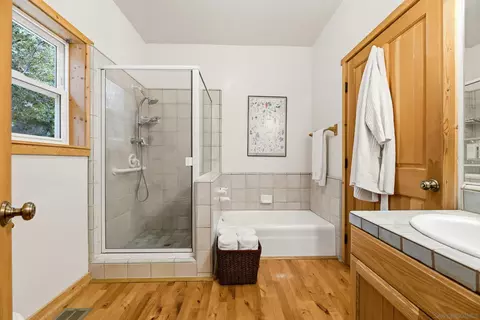 Bath - 4518 Pine Ridge Ave, Julian, CA 92036 photo 5 of 6