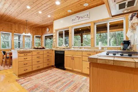 Kitchen - 4518 Pine Ridge Ave, Julian, CA 92036 photo 2 of 3