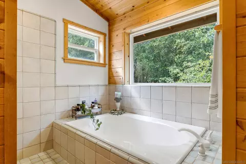 Bath - 4518 Pine Ridge Ave, Julian, CA 92036 photo 3 of 6