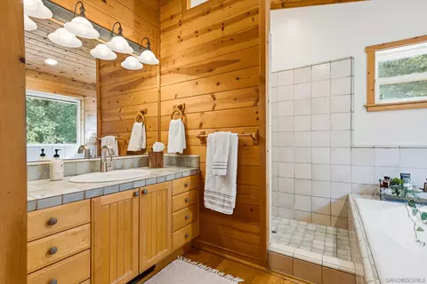 Bath - 4518 Pine Ridge Ave, Julian, CA 92036 photo 2 of 6