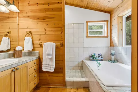 Bath - 4518 Pine Ridge Ave, Julian, CA 92036 photo 1 of 6